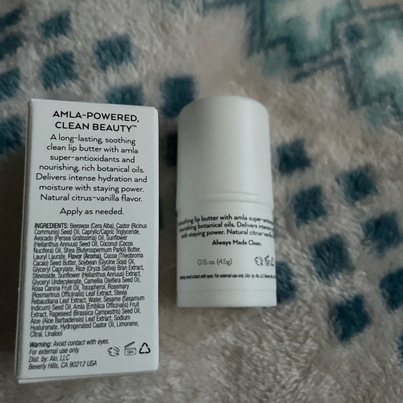 Alo yoga glow system Lasting Lip Balm NWT! - Picture 4 of 5